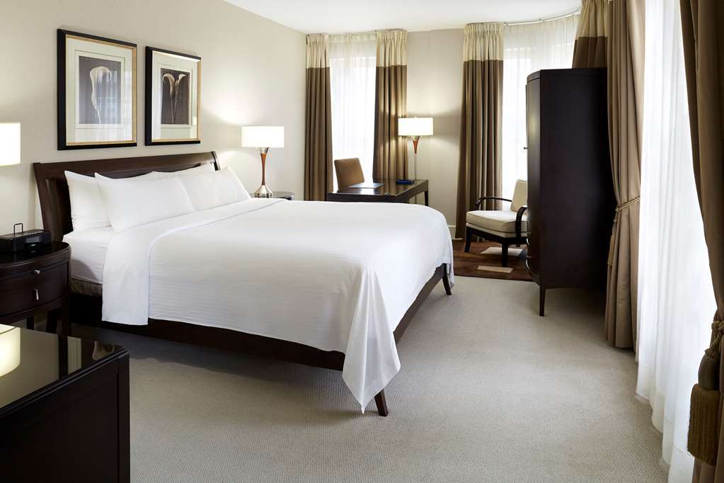 The Barrington Hotel Halifax Room photo